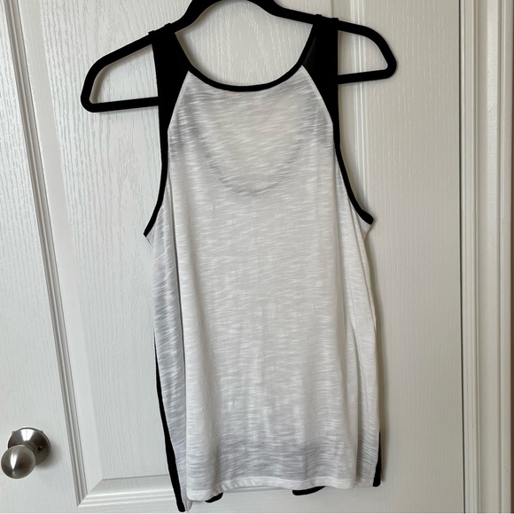 🌼 Smart Set Tank Top. Size L - Picture 2 of 3